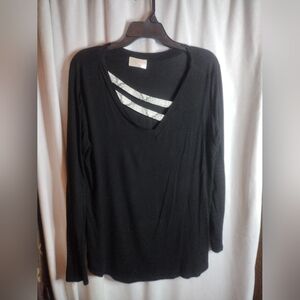 🔥Black Top With Snake Print Decor